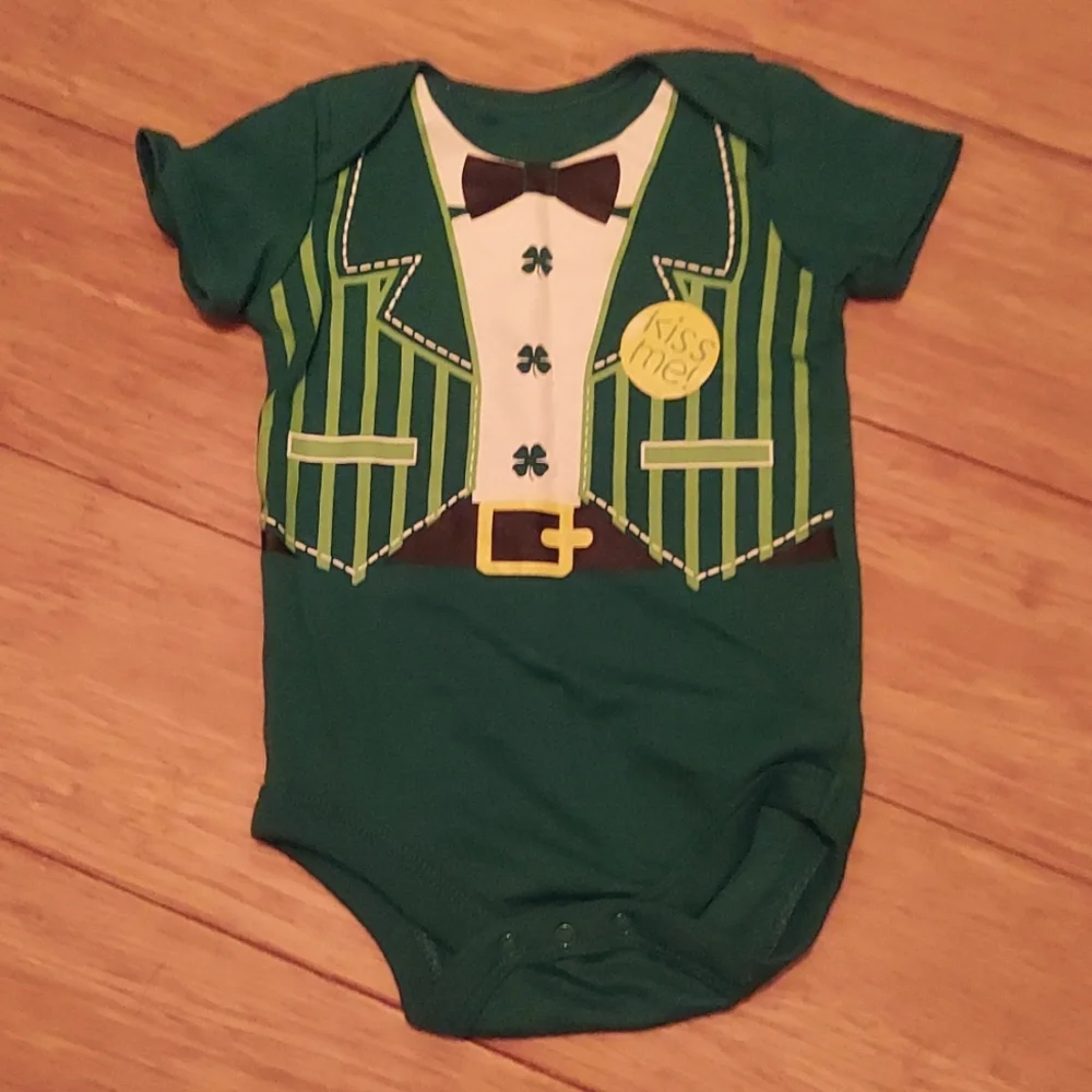 🎁 10/$25 St. Patrick's Day onesie, 12 months